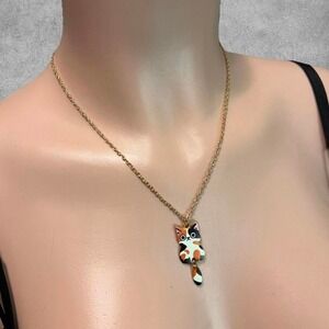Gold tone calico cat pendant necklace